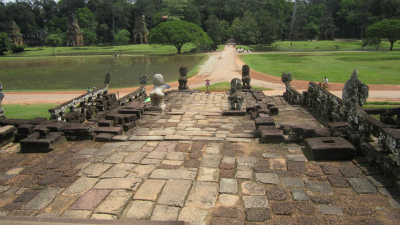 �ۂ̃e���X���瓌�����`�����̖�