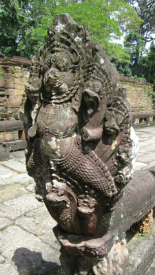 �i�[�K�Ɍׂ�K���[�_